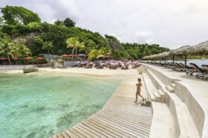 piscine-mer-la-toubana-hotel-and-spa-guadeloupe-la-rochelle-voyages
